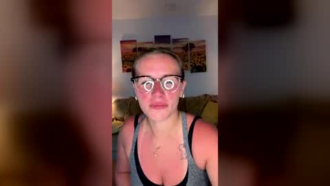 Snapshot of renimoonxo chatting on 06-21-26, 12:13 renimoonxo online show from 06-21-26, 12:13