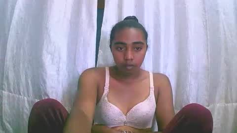 Snapshot of rephaleta chatting on 10-28-25, 11:47 Rephaleta online show from 10-28-25, 11:47