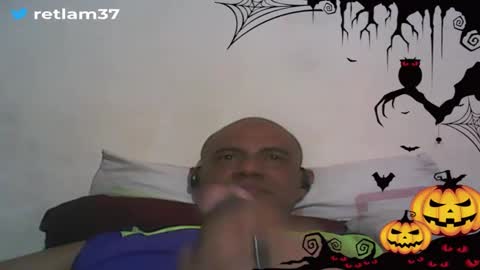 Snapshot of retlam37 chatting on 10-24-25, 06:43 Walter online show from 10-24-25, 06:43