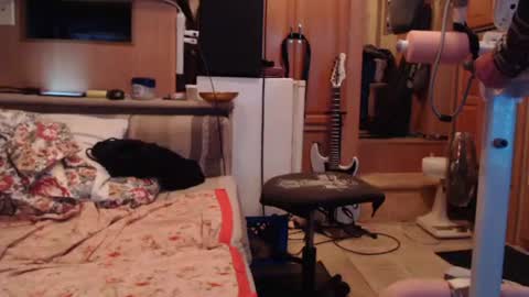 Snapshot of retro834 chatting on 09-28-25, 06:41 Rhett online show from 09-28-25, 06:41