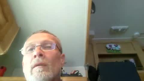 Snapshot of retro834 chatting on 10-06-25, 02:58 Rhett online show from 10-06-25, 02:58