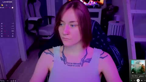 Snapshot of retromarie chatting on 11-12-25, 02:01 Rie online show from 11-12-25, 02:01