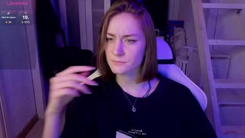 Snapshot of retromarie chatting on 01-17-26, 09:18 Rie online show from 01-17-26, 09:18