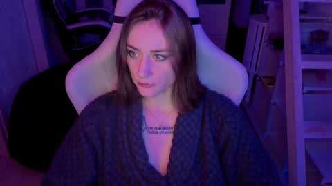 Snapshot of retromarie chatting on 02-25-26, 01:32 Rie online show from 02-25-26, 01:32