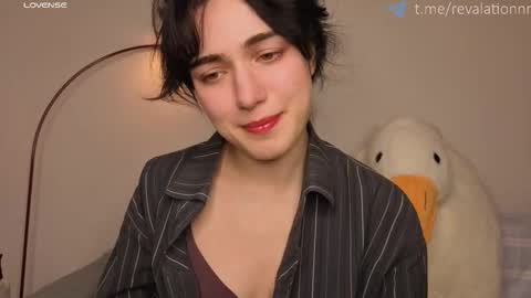 Snapshot of revalation_ chatting on 11-17-25, 04:35 Ewiwi online show from 11-17-25, 04:35