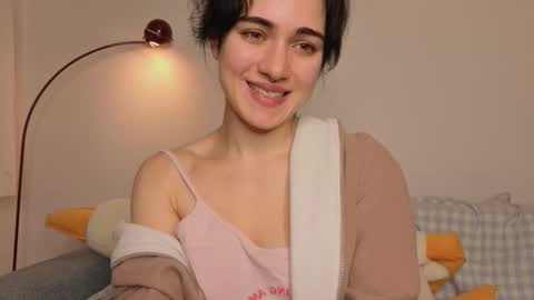 Snapshot of revalation_ chatting on 12-22-25, 04:26 Ewiwi online show from 12-22-25, 04:26