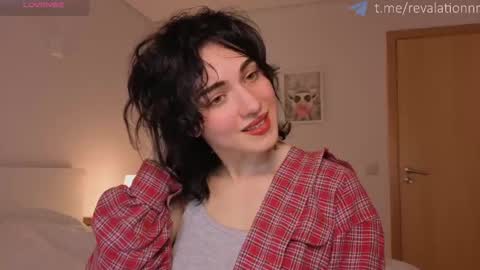 Snapshot of revalation_ chatting on 01-15-26, 03:49 Ewiwi online show from 01-15-26, 03:49