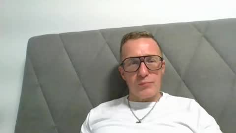 Snapshot of revierloewe chatting on 07-12-26, 08:44 Jonas online show from 07-12-26, 08:44