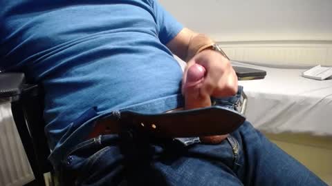 Snapshot of revilo78 chatting on 10-01-25, 08:04 Revilo online show from 10-01-25, 08:04