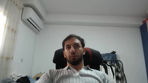 Snapshot of revivedunknown chatting on 01-01-25, 11:27 Chris online show from 01-01-25, 11:27