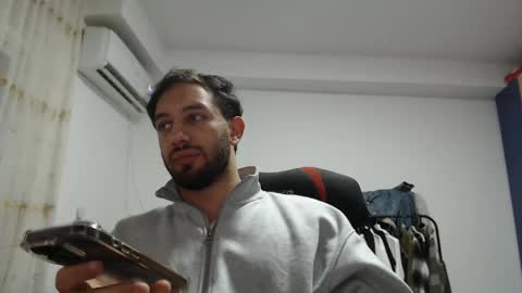 Snapshot of revivedunknown chatting on 01-04-25, 04:33 Chris online show from 01-04-25, 04:33