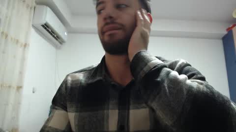 Snapshot of revivedunknown chatting on 01-11-25, 09:04 Chris online show from 01-11-25, 09:04