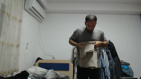 Snapshot of revivedunknown chatting on 10-21-25, 03:13 Chris online show from 10-21-25, 03:13