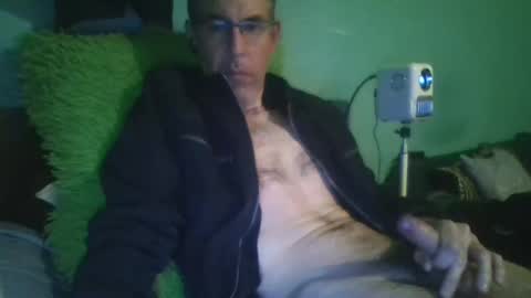 reyes_albert2006 online show from 12-21-25, 12:45