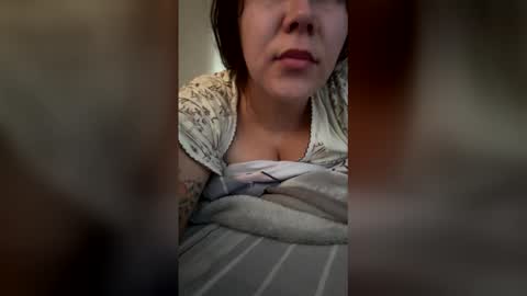 Snapshot of reyniri chatting on 05-18-26, 04:18 Rein online show from 05-18-26, 04:18
