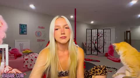 Snapshot of riababe chatting on 10-18-25, 02:47 ria online show from 10-18-25, 02:47