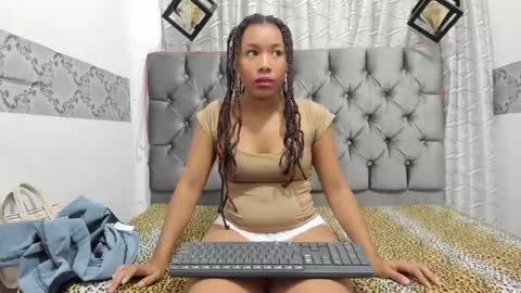 Snapshot of riaha_18_ chatting on 12-14-24, 01:27 riaha_18_ online show from 12-14-24, 01:27