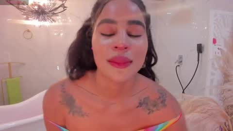 Snapshot of riby_ chatting on 10-19-25, 07:14 riby online show from 10-19-25, 07:14