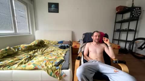 Snapshot of ricciardio chatting on 10-10-25, 09:41 ricciardio online show from 10-10-25, 09:41