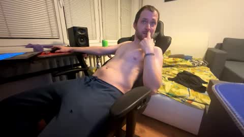 Snapshot of ricciardio chatting on 10-27-25, 11:20 ricciardio online show from 10-27-25, 11:20