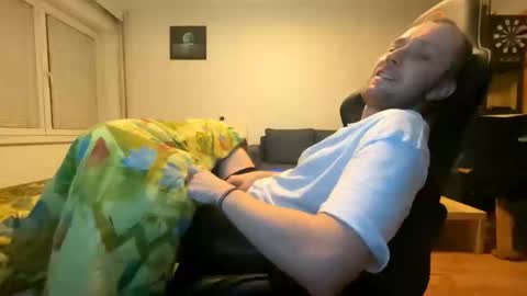 Snapshot of ricciardio chatting on 11-29-25, 04:15 ricciardio online show from 11-29-25, 04:15