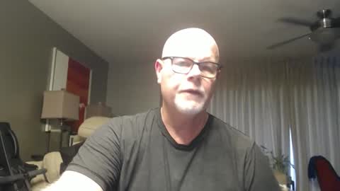 Snapshot of rich32937 chatting on 11-17-25, 06:03 rich32937 online show from 11-17-25, 06:03