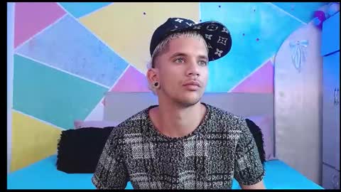 Snapshot of rich_de_la_rosa chatting on 03-14-26, 04:18 rich and kitty online show from 03-14-26, 04:18