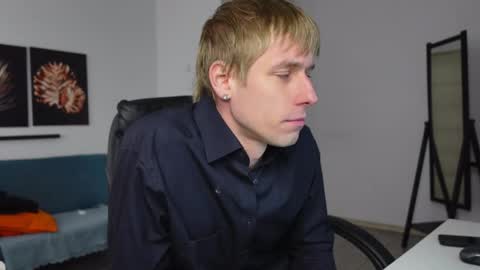 RICHARD HARDS online show from 04-18-26, 07:01