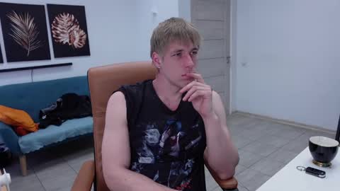 Snapshot of richard_hards chatting on 05-21-26, 12:01 RICHARD HARDS online show from 05-21-26, 12:01