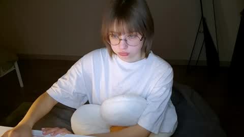 Luna online show from 04-22-26, 06:31