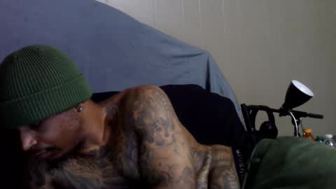 Snapshot of rickavelli chatting on 10-24-25, 04:36 Rick online show from 10-24-25, 04:36