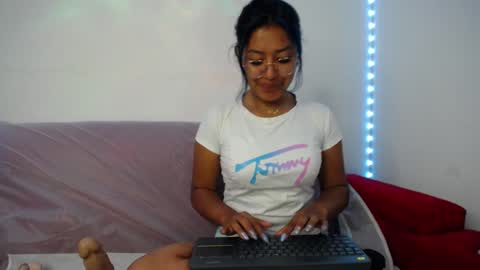 Snapshot of ricura_mily chatting on 01-21-25, 02:00 milena online show from 01-21-25, 02:00