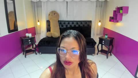 Snapshot of rihana_grey chatting on 10-03-25, 10:23 Rihana online show from 10-03-25, 10:23