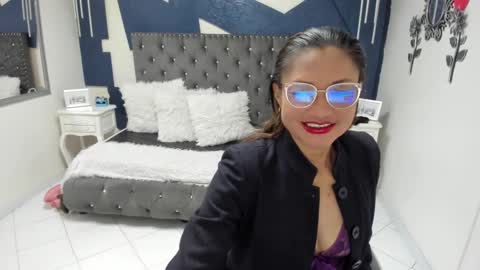 Snapshot of rihana_grey chatting on 10-05-25, 10:35 Rihana online show from 10-05-25, 10:35