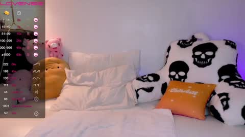 Snapshot of rileyandhawk chatting on 06-19-26, 01:43 RileyAddams online show from 06-19-26, 01:43
