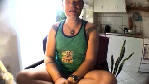 Snapshot of riod_rainforest_1983 chatting on 10-23-25, 09:52 Rotrigo online show from 10-23-25, 09:52