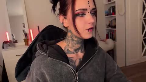   DianaBrite            fansl y online show from 11-09-25, 11:41