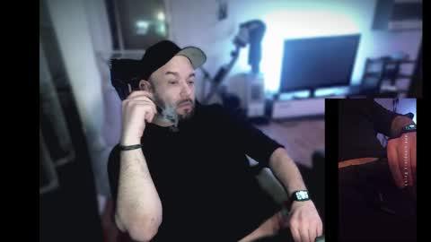 Snapshot of riptid3_ chatting on 03-01-25, 06:11 Ask Me online show from 03-01-25, 06:11