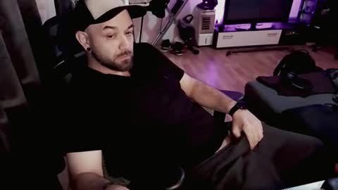 Snapshot of riptid3_ chatting on 11-02-25, 03:14 Ask Me online show from 11-02-25, 03:14