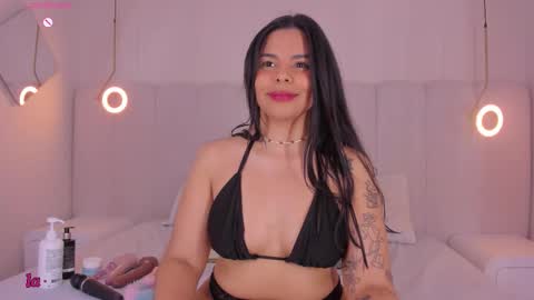 Snapshot of riri_candy chatting on 02-22-26, 04:02 Riri Candy online show from 02-22-26, 04:02