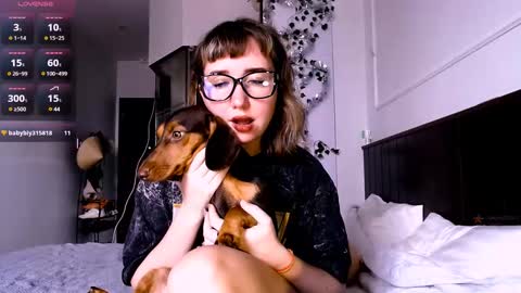 Snapshot of riri_rich chatting on 01-10-25, 05:37 Rita online show from 01-10-25, 05:37