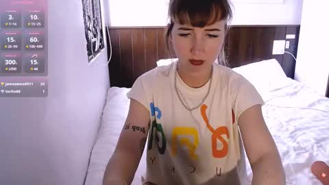 Snapshot of riri_rich chatting on 02-24-25, 07:11 Rita online show from 02-24-25, 07:11