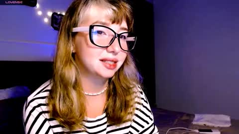 Snapshot of riri_rich chatting on 09-14-25, 06:23 Rita online show from 09-14-25, 06:23