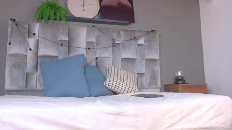 Snapshot of ririibrunette__ chatting on 02-22-26, 12:04 RIRI online show from 02-22-26, 12:04