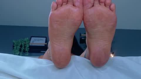 Snapshot of ririibrunette__ chatting on 03-08-26, 02:04 RIRI online show from 03-08-26, 02:04