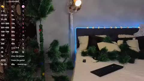 Snapshot of river_flowerr chatting on 12-19-25, 04:30 Miley online show from 12-19-25, 04:30