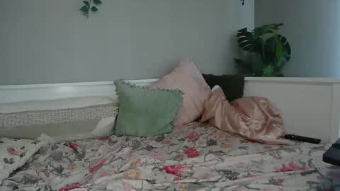 Snapshot of riverluxe chatting on 03-04-26, 05:30 River online show from 03-04-26, 05:30