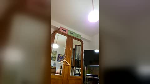 rizzo1980682473 online show from 06-18-26, 12:00