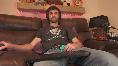 Ryan aka KeylimeRy online show from 12-23-24, 11:06