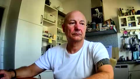 Snapshot of roadrunnerger chatting on 10-18-25, 11:00 roadrunnerger online show from 10-18-25, 11:00